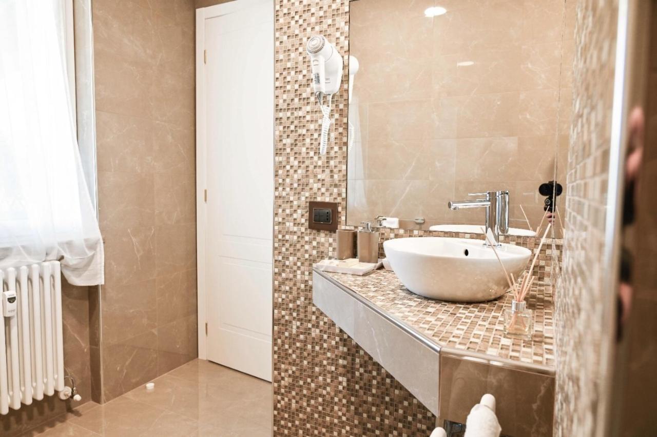 Madame Canard Baveno Ngoại thất bức ảnh